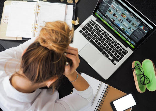 Screen Fatigue and Mental Burnout: How to Recover Naturally