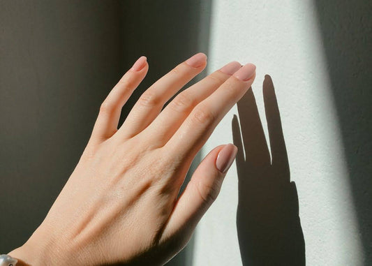 Stronger Nails Naturally: How Hyaluronic Acid and L-Cysteine Work Together